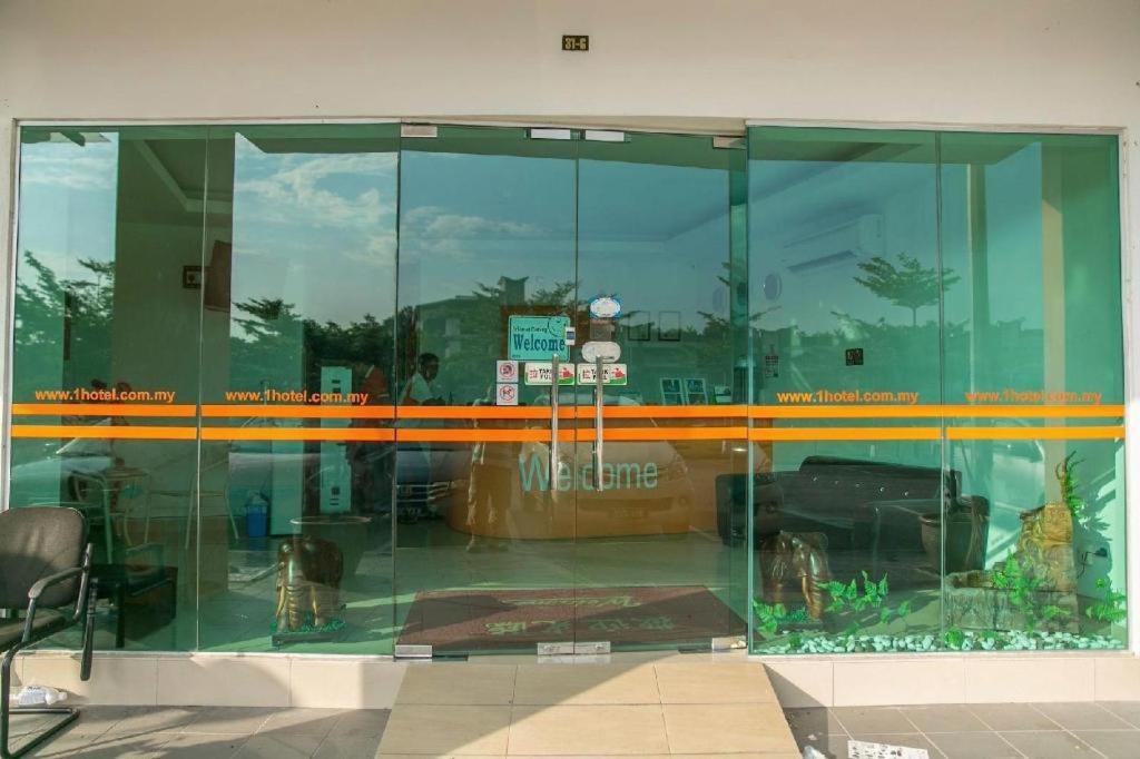 1 Hotel Mahkota Cheras Exterior foto